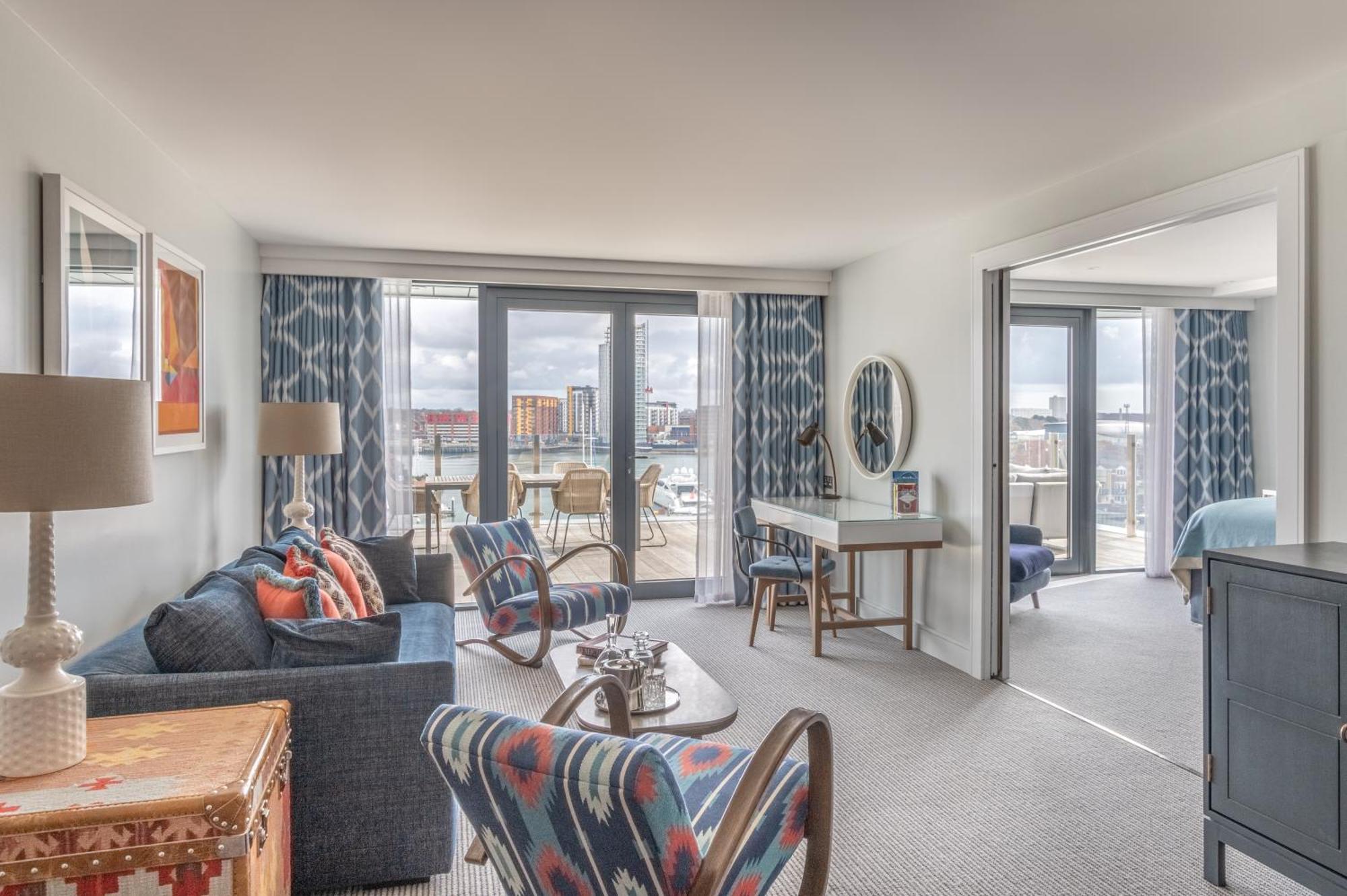 เซาท์แฮมป์ตัน ฮาร์เบอร์ โฮเต็ล แอนด์ สปา Hotel เซาธ์แธมป์ตัน ห้อง รูปภาพ A living room at The Drake