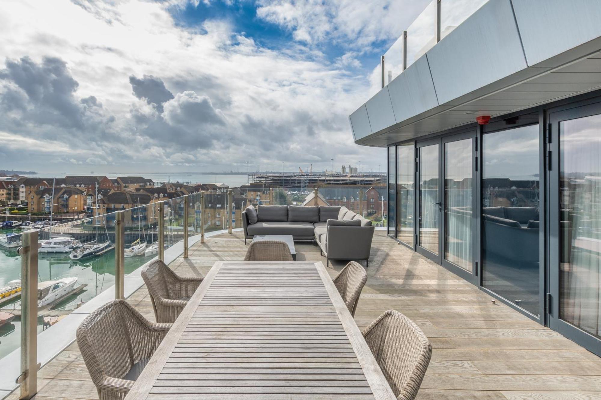 เซาท์แฮมป์ตัน ฮาร์เบอร์ โฮเต็ล แอนด์ สปา Hotel เซาธ์แธมป์ตัน ห้อง รูปภาพ The rooftop terrace